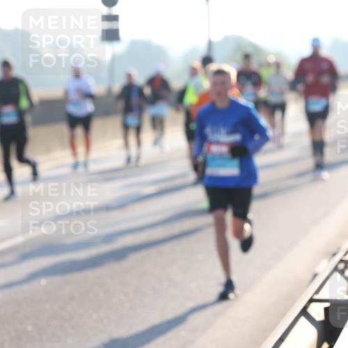 03.10.2025 - Köhlbrandbrückenlauf Lena Gebhardt http://msf.ph/oto/9053780 03.10.2025 09:16:14 Position 1  meine-sportfotos.de