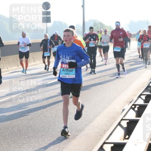 03.10.2025 - Köhlbrandbrückenlauf Lena Gebhardt http://msf.ph/oto/9053804 03.10.2025 09:16:15 Position 1 2920 meine-sportfotos.de