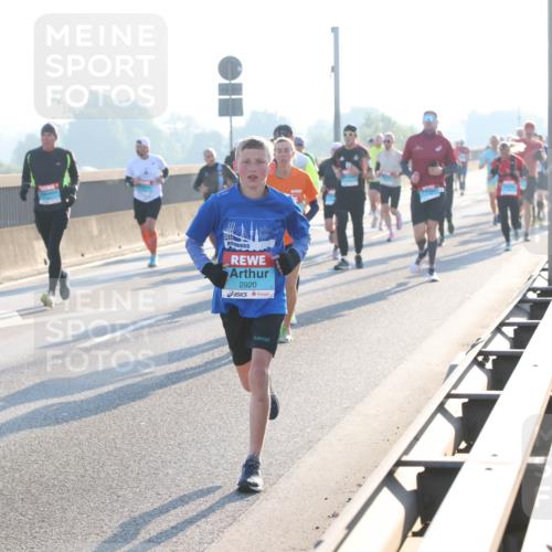03.10.2025 - Köhlbrandbrückenlauf Lena Gebhardt http://msf.ph/oto/9053816 03.10.2025 09:16:15 Position 1 2920 meine-sportfotos.de