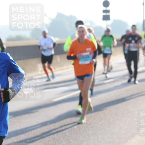 03.10.2025 - Köhlbrandbrückenlauf Lena Gebhardt http://msf.ph/oto/9053854 03.10.2025 09:16:17 Position 1 2920 meine-sportfotos.de