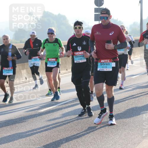 03.10.2025 - Köhlbrandbrückenlauf Lena Gebhardt http://msf.ph/oto/9053919 03.10.2025 09:16:18 Position 1 3464, 2710, 1109, 3118 meine-sportfotos.de