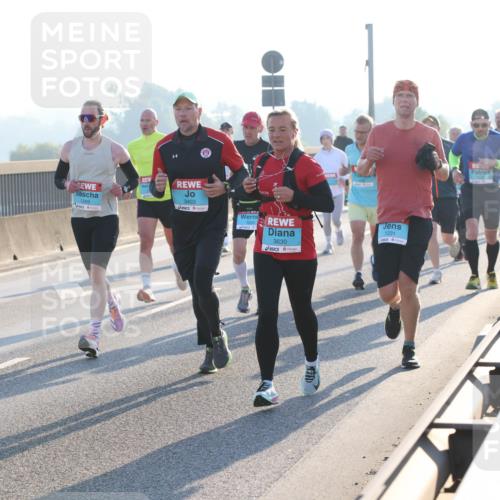 03.10.2025 - Köhlbrandbrückenlauf Lena Gebhardt http://msf.ph/oto/9054005 03.10.2025 09:16:21 Position 1 3403, 1269, 3630, 1231 meine-sportfotos.de