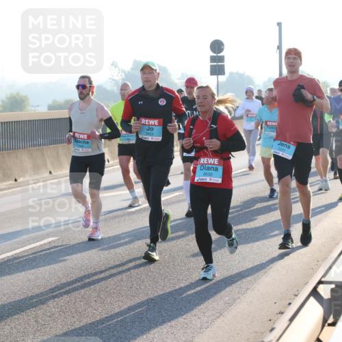 03.10.2025 - Köhlbrandbrückenlauf Lena Gebhardt http://msf.ph/oto/9054020 03.10.2025 09:16:21 Position 1 3091, 1269, 3403, 3630, 1231 meine-sportfotos.de