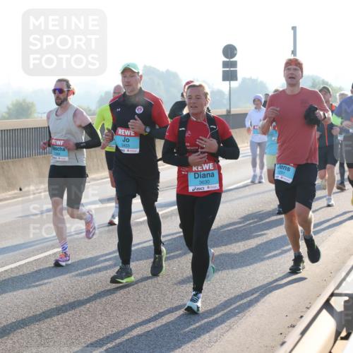 03.10.2025 - Köhlbrandbrückenlauf Lena Gebhardt http://msf.ph/oto/9054026 03.10.2025 09:16:22 Position 1 1269, 3403, 3630, 1231 meine-sportfotos.de