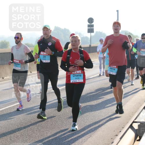 03.10.2025 - Köhlbrandbrückenlauf Lena Gebhardt http://msf.ph/oto/9054036 03.10.2025 09:16:22 Position 1 1269, 3403, 3630, 1231 meine-sportfotos.de