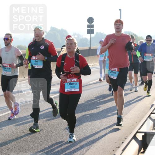 03.10.2025 - Köhlbrandbrückenlauf Lena Gebhardt http://msf.ph/oto/9054039 03.10.2025 09:16:22 Position 1 1269, 3403, 3630, 1231 meine-sportfotos.de