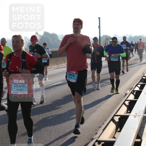 03.10.2025 - Köhlbrandbrückenlauf Lena Gebhardt http://msf.ph/oto/9054061 03.10.2025 09:16:22 Position 1 9, 3403, 3630, 1231 meine-sportfotos.de