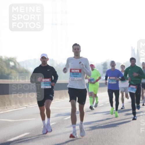 03.10.2025 - Köhlbrandbrückenlauf Jannik Wohlers http://msf.ph/oto/9054089 03.10.2025 09:11:49 Position 3 3209, 1062, 247 meine-sportfotos.de