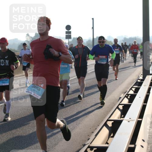 03.10.2025 - Köhlbrandbrückenlauf Lena Gebhardt http://msf.ph/oto/9054091 03.10.2025 09:16:23 Position 1 3630, 1231 meine-sportfotos.de