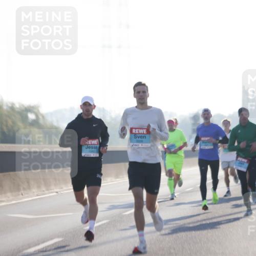 03.10.2025 - Köhlbrandbrückenlauf Jannik Wohlers http://msf.ph/oto/9054097 03.10.2025 09:11:49 Position 3 3209, 1062, 24 meine-sportfotos.de