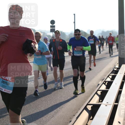 03.10.2025 - Köhlbrandbrückenlauf Lena Gebhardt http://msf.ph/oto/9054110 03.10.2025 09:16:23 Position 1 3264, 1231, 1132 meine-sportfotos.de