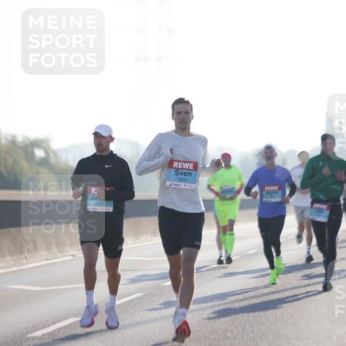 03.10.2025 - Köhlbrandbrückenlauf Jannik Wohlers http://msf.ph/oto/9054118 03.10.2025 09:11:49 Position 3 1062, 3209, 00 meine-sportfotos.de