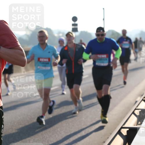 03.10.2025 - Köhlbrandbrückenlauf Lena Gebhardt http://msf.ph/oto/9054133 03.10.2025 09:16:24 Position 1  meine-sportfotos.de