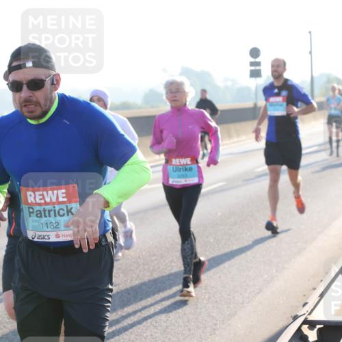 03.10.2025 - Köhlbrandbrückenlauf Lena Gebhardt http://msf.ph/oto/9054211 03.10.2025 09:16:25 Position 1 1132, 4 meine-sportfotos.de