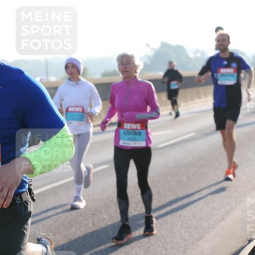 03.10.2025 - Köhlbrandbrückenlauf Lena Gebhardt http://msf.ph/oto/9054219 03.10.2025 09:16:26 Position 1 1132 meine-sportfotos.de