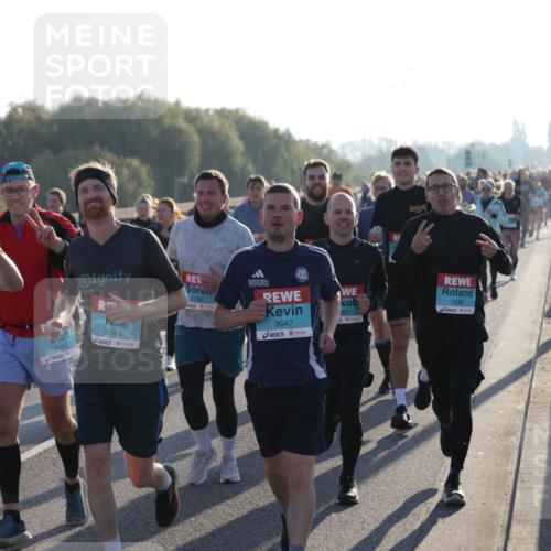 03.10.2025 - Köhlbrandbrückenlauf Jannik Wohlers http://msf.ph/oto/9054225 03.10.2025 09:20:12 Position 3 3049, 2450, 3048, 1782, 392, 3047, 1588 meine-sportfotos.de