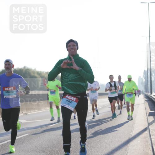 03.10.2025 - Köhlbrandbrückenlauf Jannik Wohlers http://msf.ph/oto/9054246 03.10.2025 09:11:55 Position 3 1057, 1187 meine-sportfotos.de