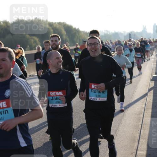 03.10.2025 - Köhlbrandbrückenlauf Jannik Wohlers http://msf.ph/oto/9054287 03.10.2025 09:20:13 Position 3 3047, 1892, 1588 meine-sportfotos.de