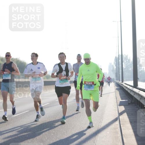 03.10.2025 - Köhlbrandbrückenlauf Jannik Wohlers http://msf.ph/oto/9054306 03.10.2025 09:11:57 Position 3 3154, 3153, 3460 meine-sportfotos.de