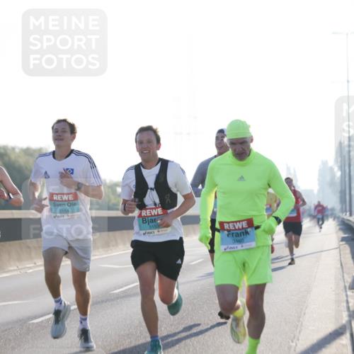 03.10.2025 - Köhlbrandbrückenlauf Jannik Wohlers http://msf.ph/oto/9054323 03.10.2025 09:11:57 Position 3 1017, 3154, 3153, 3460 meine-sportfotos.de