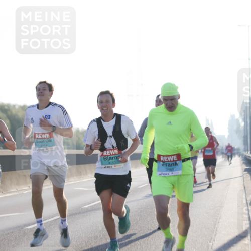 03.10.2025 - Köhlbrandbrückenlauf Jannik Wohlers http://msf.ph/oto/9054330 03.10.2025 09:11:57 Position 3 1017, 3154, 3153, 3460 meine-sportfotos.de