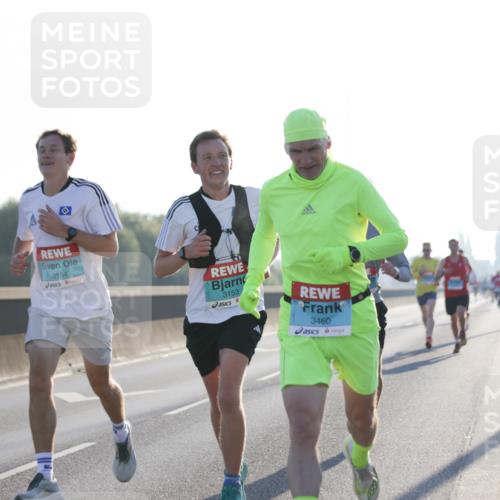 03.10.2025 - Köhlbrandbrückenlauf Jannik Wohlers http://msf.ph/oto/9054347 03.10.2025 09:11:58 Position 3 1017, 3154, 3153, 3460 meine-sportfotos.de