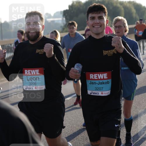 03.10.2025 - Köhlbrandbrückenlauf Jannik Wohlers http://msf.ph/oto/9054379 03.10.2025 09:20:15 Position 3 3206, 3207, 1954 meine-sportfotos.de