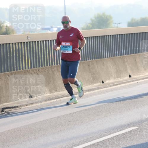 03.10.2025 - Köhlbrandbrückenlauf Lena Gebhardt http://msf.ph/oto/9054380 03.10.2025 09:16:29 Position 1 2995 meine-sportfotos.de