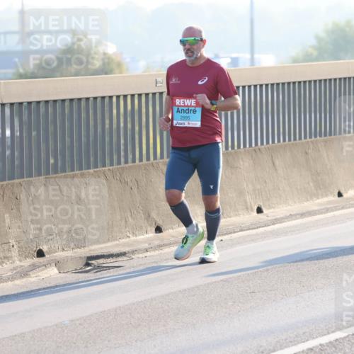 03.10.2025 - Köhlbrandbrückenlauf Lena Gebhardt http://msf.ph/oto/9054398 03.10.2025 09:16:29 Position 1 2995 meine-sportfotos.de