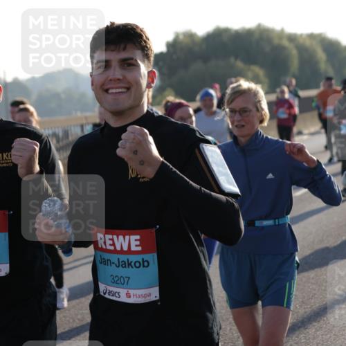 03.10.2025 - Köhlbrandbrückenlauf Jannik Wohlers http://msf.ph/oto/9054402 03.10.2025 09:20:15 Position 3 3206, 3207, 1954 meine-sportfotos.de