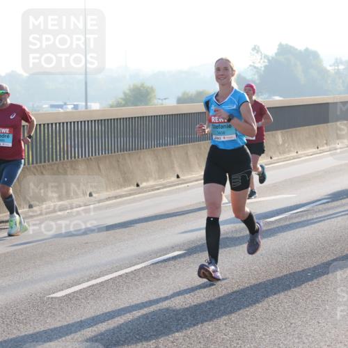 03.10.2025 - Köhlbrandbrückenlauf Lena Gebhardt http://msf.ph/oto/9054413 03.10.2025 09:16:30 Position 1 2995, 3458, 1118 meine-sportfotos.de