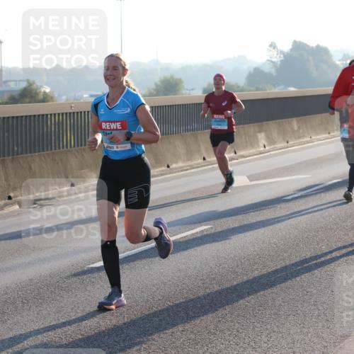 03.10.2025 - Köhlbrandbrückenlauf Lena Gebhardt http://msf.ph/oto/9054453 03.10.2025 09:16:30 Position 1 2995, 1118 meine-sportfotos.de