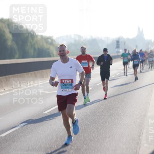 03.10.2025 - Köhlbrandbrückenlauf Jannik Wohlers http://msf.ph/oto/9054463 03.10.2025 09:12:22 Position 3 3086 meine-sportfotos.de