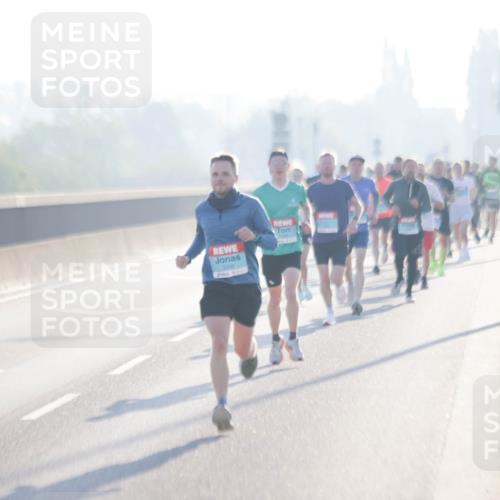 03.10.2025 - Köhlbrandbrückenlauf Jannik Wohlers http://msf.ph/oto/9054550 03.10.2025 09:12:26 Position 3 3350 meine-sportfotos.de