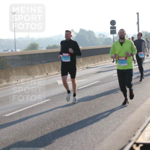 03.10.2025 - Köhlbrandbrückenlauf Lena Gebhardt http://msf.ph/oto/9054576 03.10.2025 09:16:34 Position 1  meine-sportfotos.de