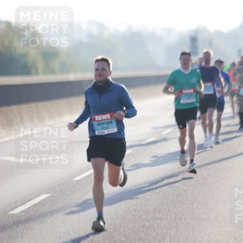 03.10.2025 - Köhlbrandbrückenlauf Jannik Wohlers http://msf.ph/oto/9054589 03.10.2025 09:12:28 Position 3 3350 meine-sportfotos.de