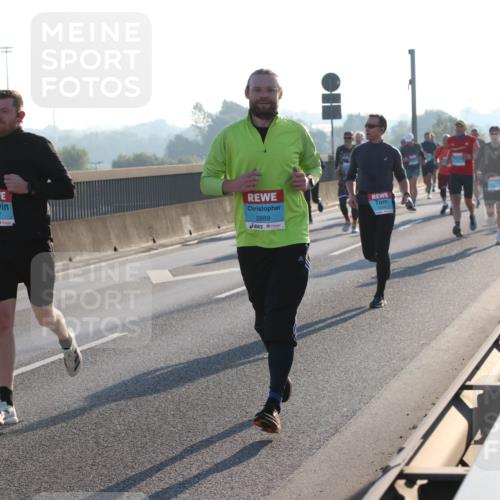 03.10.2025 - Köhlbrandbrückenlauf Lena Gebhardt http://msf.ph/oto/9054601 03.10.2025 09:16:35 Position 1 1197, 2889 meine-sportfotos.de