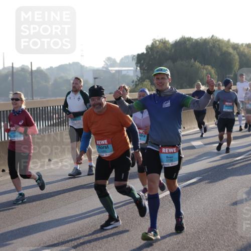 03.10.2025 - Köhlbrandbrückenlauf Jannik Wohlers http://msf.ph/oto/9054622 03.10.2025 09:20:20 Position 3 853, 1593, 3736 meine-sportfotos.de