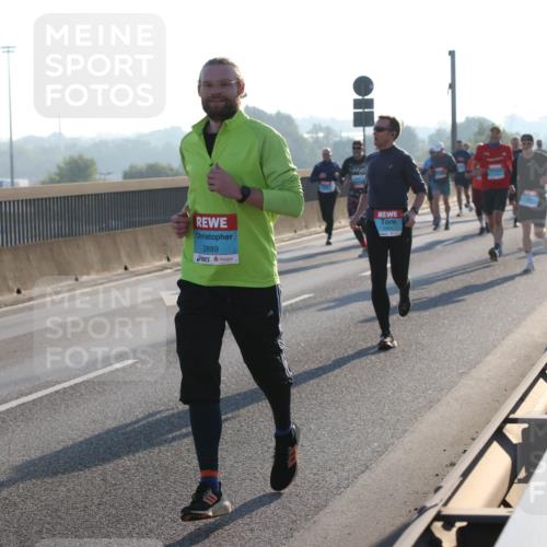 03.10.2025 - Köhlbrandbrückenlauf Lena Gebhardt http://msf.ph/oto/9054624 03.10.2025 09:16:35 Position 1 1197, 2889 meine-sportfotos.de