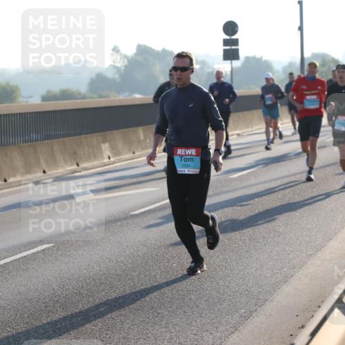 03.10.2025 - Köhlbrandbrückenlauf Lena Gebhardt http://msf.ph/oto/9054659 03.10.2025 09:16:36 Position 1 1054 meine-sportfotos.de