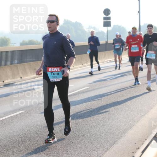 03.10.2025 - Köhlbrandbrückenlauf Lena Gebhardt http://msf.ph/oto/9054673 03.10.2025 09:16:36 Position 1 1054 meine-sportfotos.de