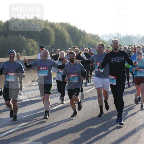 03.10.2025 - Köhlbrandbrückenlauf Jannik Wohlers http://msf.ph/oto/9054707 03.10.2025 09:20:22 Position 3 3022, 3027, 3026 meine-sportfotos.de