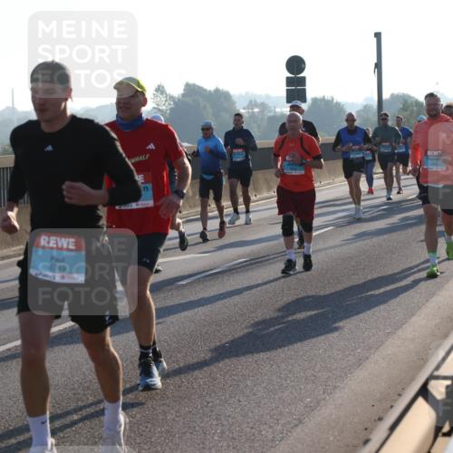 03.10.2025 - Köhlbrandbrückenlauf Lena Gebhardt http://msf.ph/oto/9054797 03.10.2025 09:16:39 Position 1 3749 meine-sportfotos.de