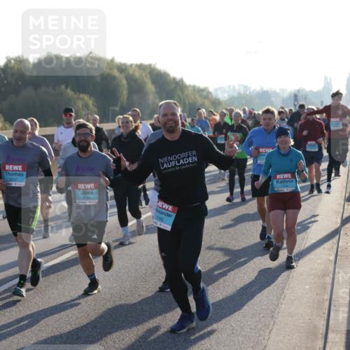 03.10.2025 - Köhlbrandbrückenlauf Jannik Wohlers http://msf.ph/oto/9054804 03.10.2025 09:20:23 Position 3 3026, 1785, 3027, 3022, 1754 meine-sportfotos.de