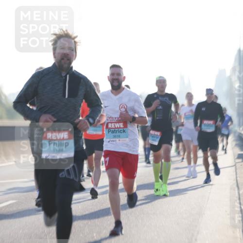 03.10.2025 - Köhlbrandbrückenlauf Jannik Wohlers http://msf.ph/oto/9054807 03.10.2025 09:12:36 Position 3 3618, 1184, 00 meine-sportfotos.de