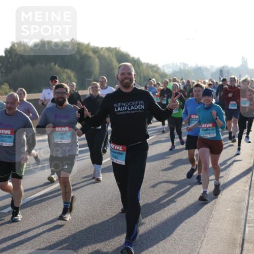 03.10.2025 - Köhlbrandbrückenlauf Jannik Wohlers http://msf.ph/oto/9054821 03.10.2025 09:20:23 Position 3 3022, 3026, 1785, 1754 meine-sportfotos.de