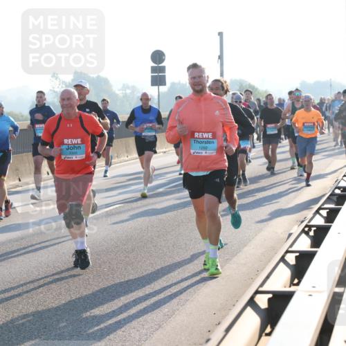 03.10.2025 - Köhlbrandbrückenlauf Lena Gebhardt http://msf.ph/oto/9054846 03.10.2025 09:16:41 Position 1 3305, 1292 meine-sportfotos.de