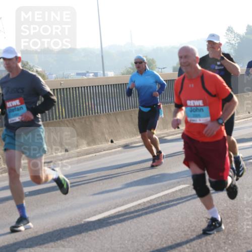 03.10.2025 - Köhlbrandbrückenlauf Lena Gebhardt http://msf.ph/oto/9054870 03.10.2025 09:16:41 Position 1  meine-sportfotos.de