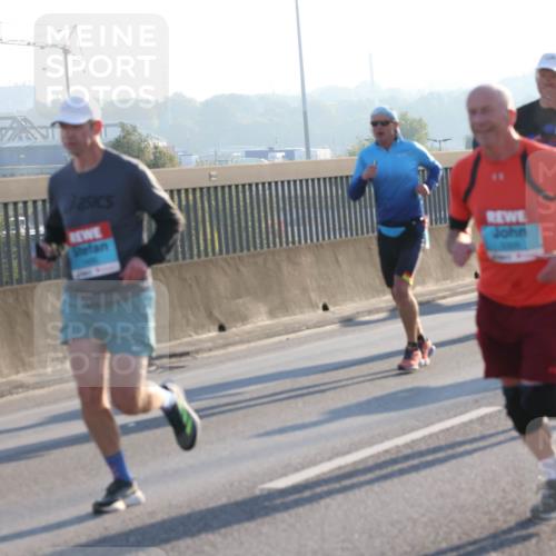 03.10.2025 - Köhlbrandbrückenlauf Lena Gebhardt http://msf.ph/oto/9054874 03.10.2025 09:16:42 Position 1  meine-sportfotos.de