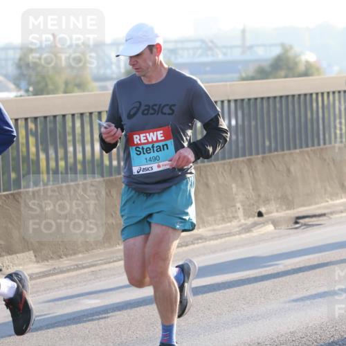 03.10.2025 - Köhlbrandbrückenlauf Lena Gebhardt http://msf.ph/oto/9054878 03.10.2025 09:16:42 Position 1 1490 meine-sportfotos.de